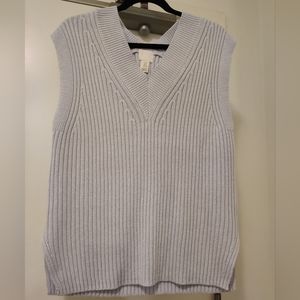 H&M light lilac wool vest